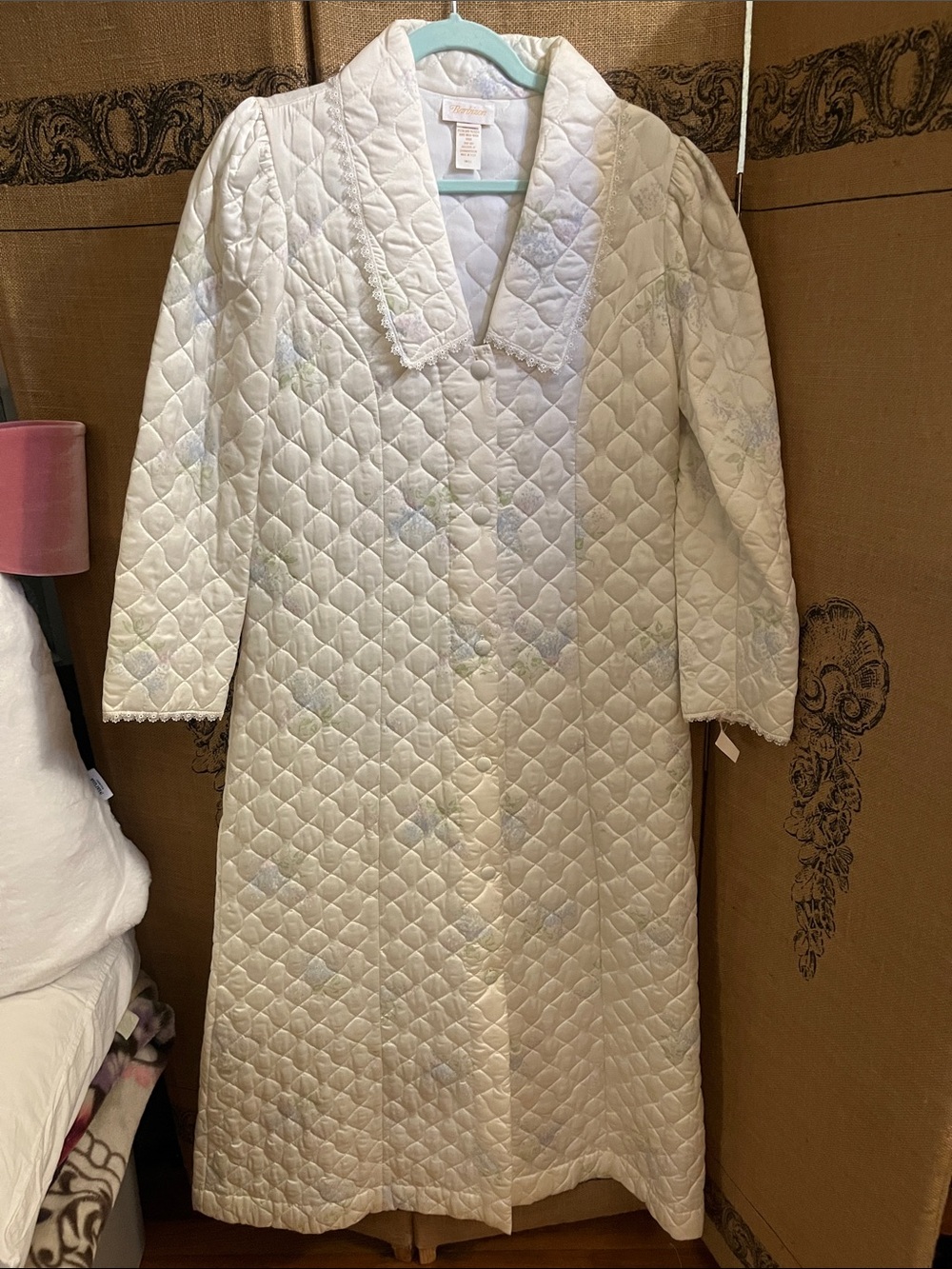 Vintage Quilted Long Sleep Robe with Lace Trim and Floral Pattern